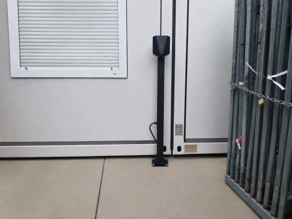 Laadpaal installatie, uitvoering door Bek bv in Schiedam (1)